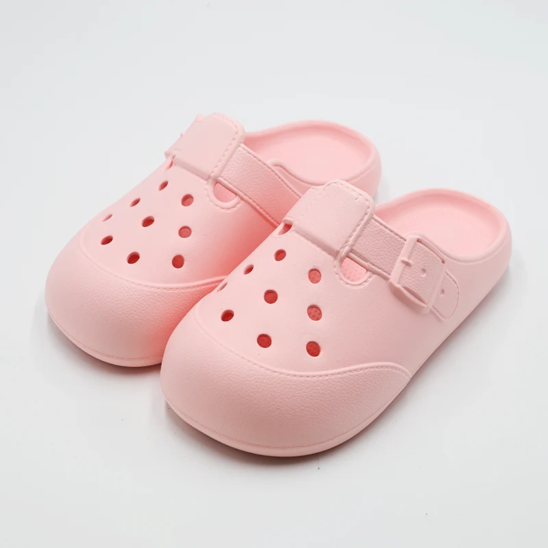 Cur foramen Slippers Becoming the Must-Have Footwear pro consolatione et stilo?