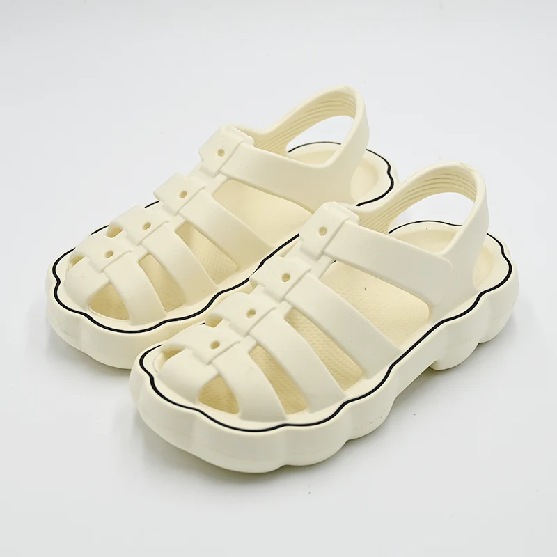 Cur Romani Soleas Fieri Footwear Trend Omnis loquitur?